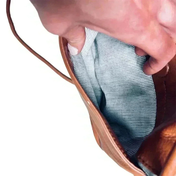 Ellen Degeneres Women's Brown Leather Crossbody Bag - Picture 4 of 12